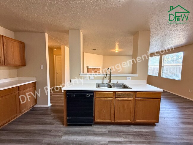 Foto del edificio - 2-Story 4 BR Home with Large Backyard & Game Room