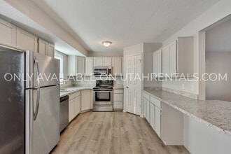 Building Photo - 1731 W Garden Dr