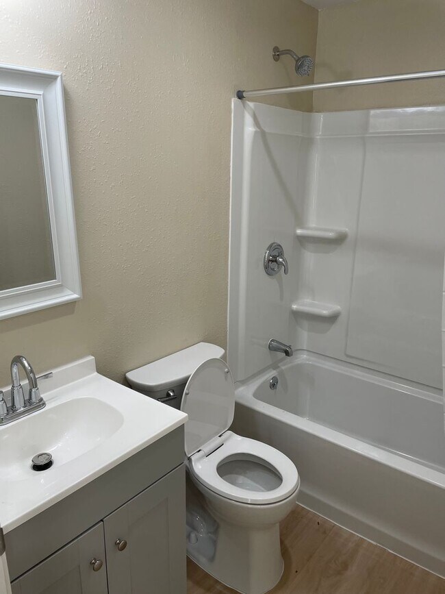 Foto del edificio - 6135 Rhonda Rd