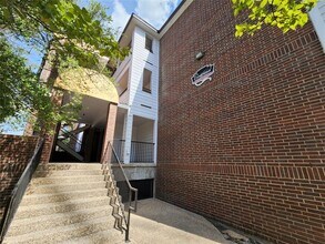 Building Photo - 501 W 26th St