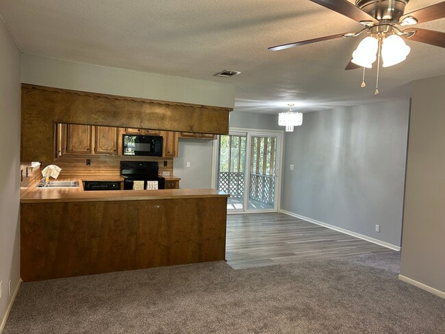 Foto del edificio - Spring Creek Loop