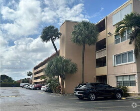 Building Photo - 1333 E Hallandale Beach Blvd