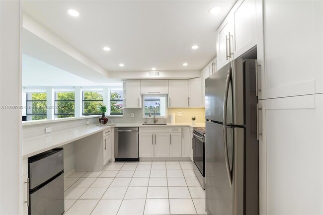 Building Photo - 601 Three Islands Boulevard
