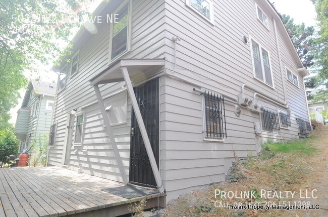 Foto del edificio - 5028 1/2 9th Ave NE-