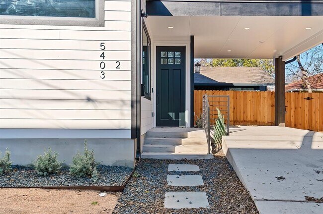 Foto del edificio - 5403 Duval Rd