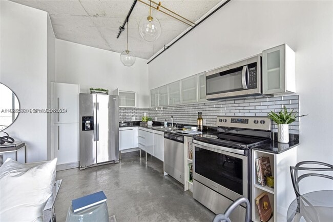 Foto del edificio - 10 SW South River Dr