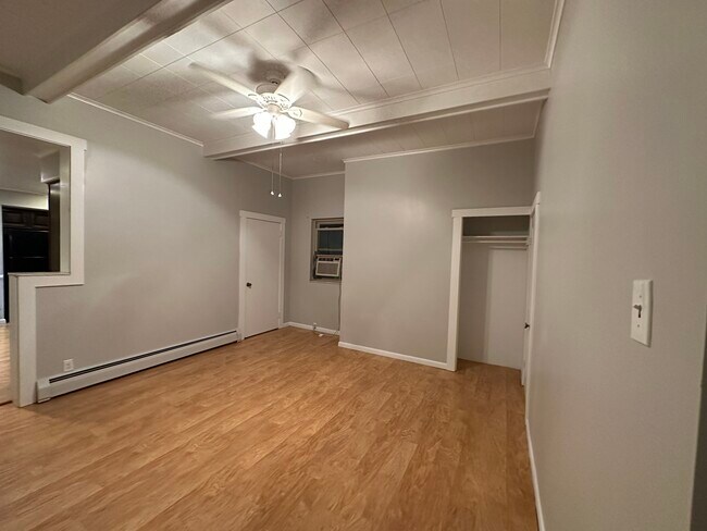 Building Photo - 449 Cedarville St