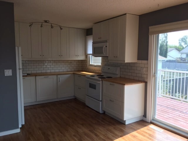 Building Photo - 3 Bed 1.5 Bath Unit in Olds, AB