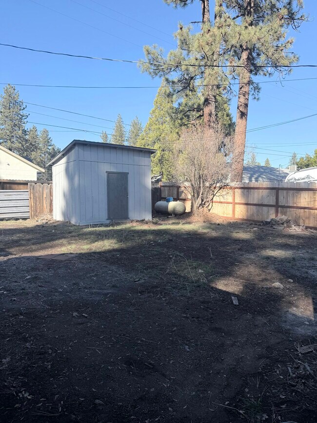 Foto del edificio - 670 Pine Way