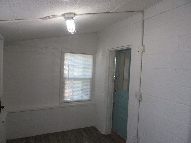 Foto del edificio - 1511 Molitor Ave