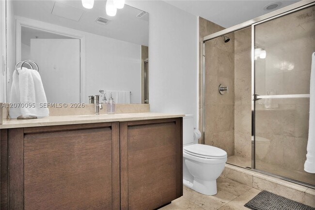 Foto del edificio - 250 Sunny Isles Blvd