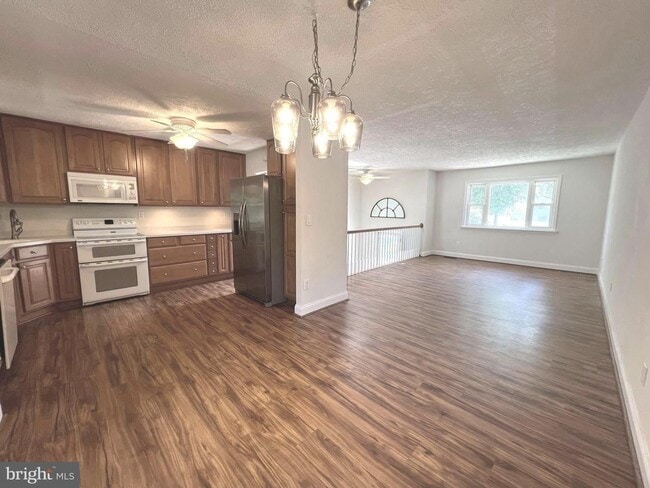Building Photo - Beautiful 3bd 3bth single family home in M...