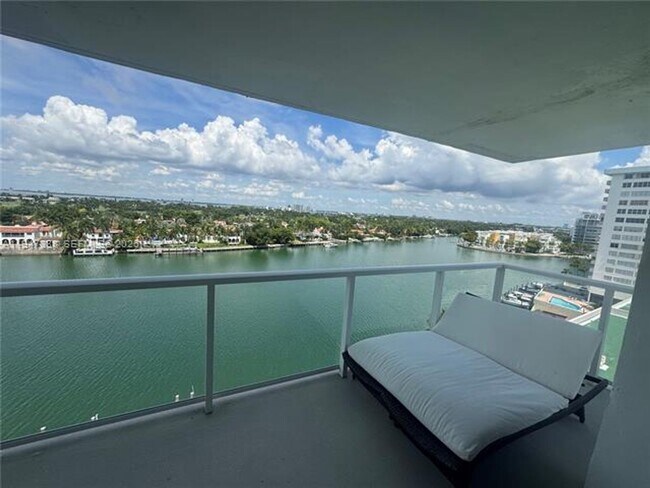 Foto del edificio - 5750 Collins Ave
