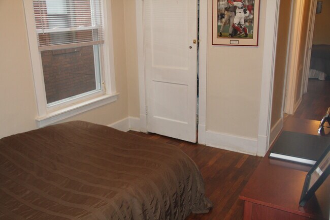 Foto del edificio - 2317 Sherbrook St