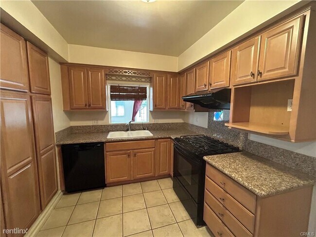 Building Photo - 3 br, 2 bath House - 622 N Leaf Ave