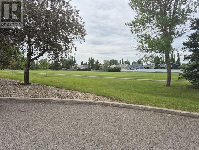 Photo du bâtiment - 620-620 Columbia Blvd W