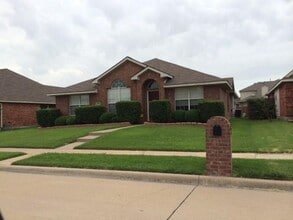 Building Photo - 6005 Jewel Dr