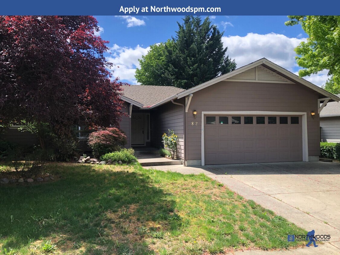 Foto principal - Very Nice 3 Bedroom 2 Bathroom Home-Locate...