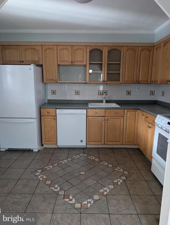 Building Photo - 5711 Berwyn Rd