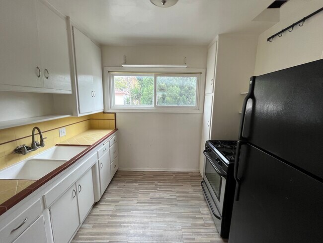 Kitchen - 2041 Euclid St