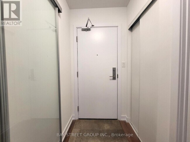 Photo du bâtiment - 2433 Dufferin St