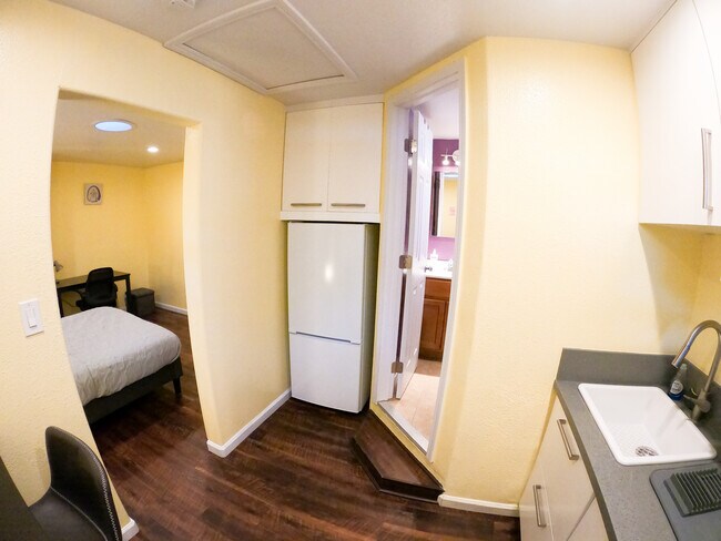 Foto del edificio - 2308 Oakwood Dr