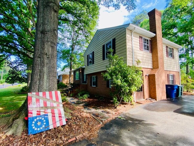 Building Photo - Beautiful and Spacious 4bdrm/2.5bth Tri-Le...