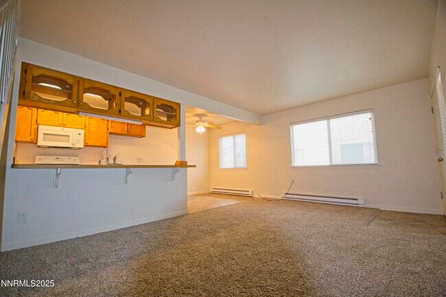 Building Photo - 4941 Catalina Dr