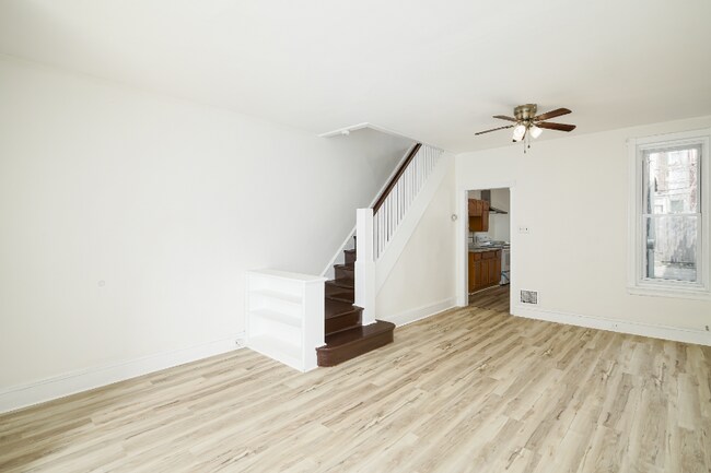 Foto del edificio - 635 W Russell St