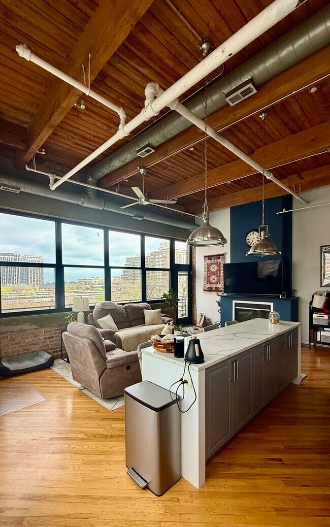 Foto del edificio - 1601 S Indiana Ave
