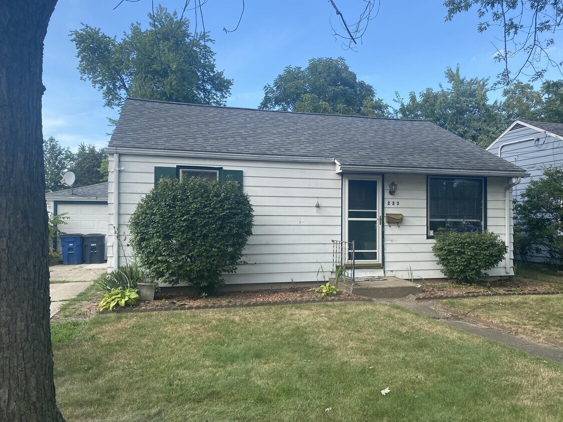 Primary Photo - 223 Hopkins St