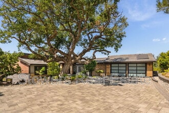 Building Photo - 357 La Casa Via