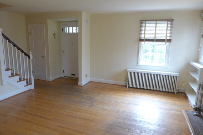 Foto del edificio - 300 Woodbourne Ave