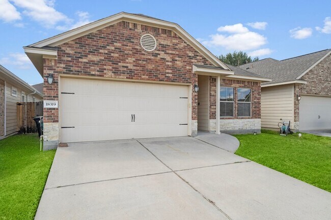 Building Photo - 18319 Hillingdon Ln