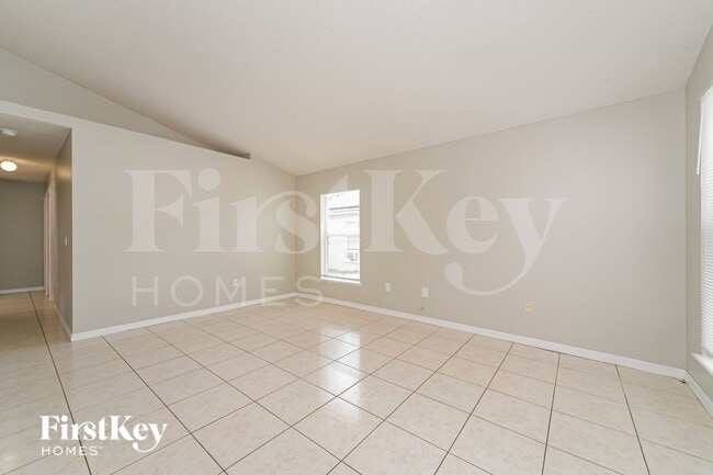 Building Photo - 440 Breezeway Dr