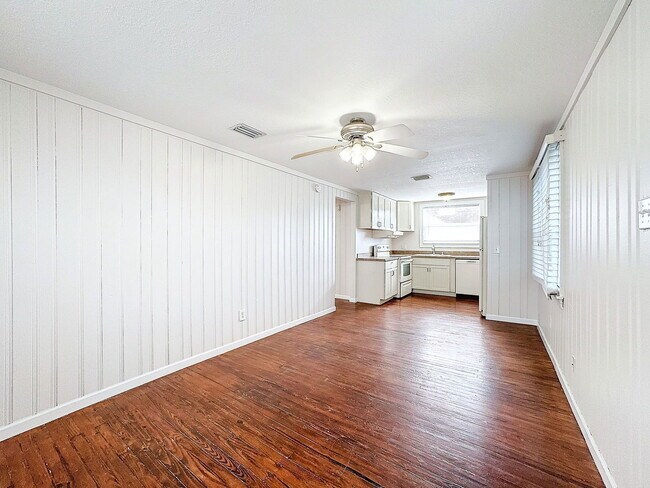 Foto del edificio - 2649 1/2 Dartmouth Ave N