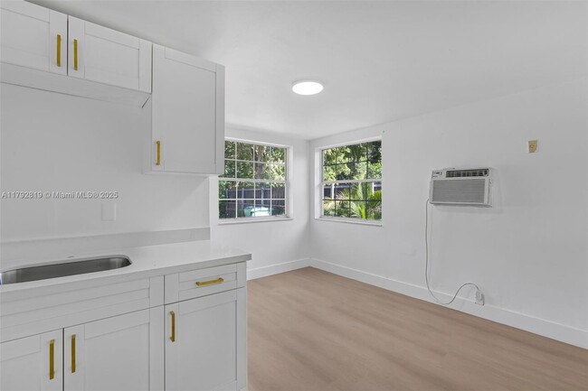 Foto del edificio - 1315 NE 146th St