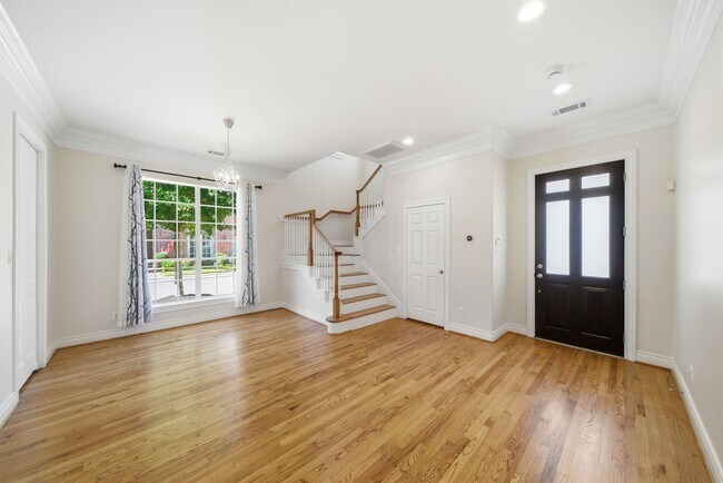 Building Photo - 3243 N Pemberton Cir Dr