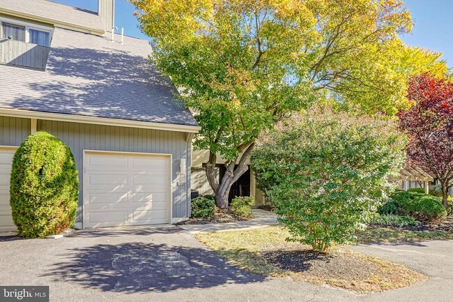 Building Photo - 906 Chanticleer