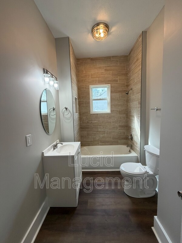 Foto del edificio - 1312 Earl Ave