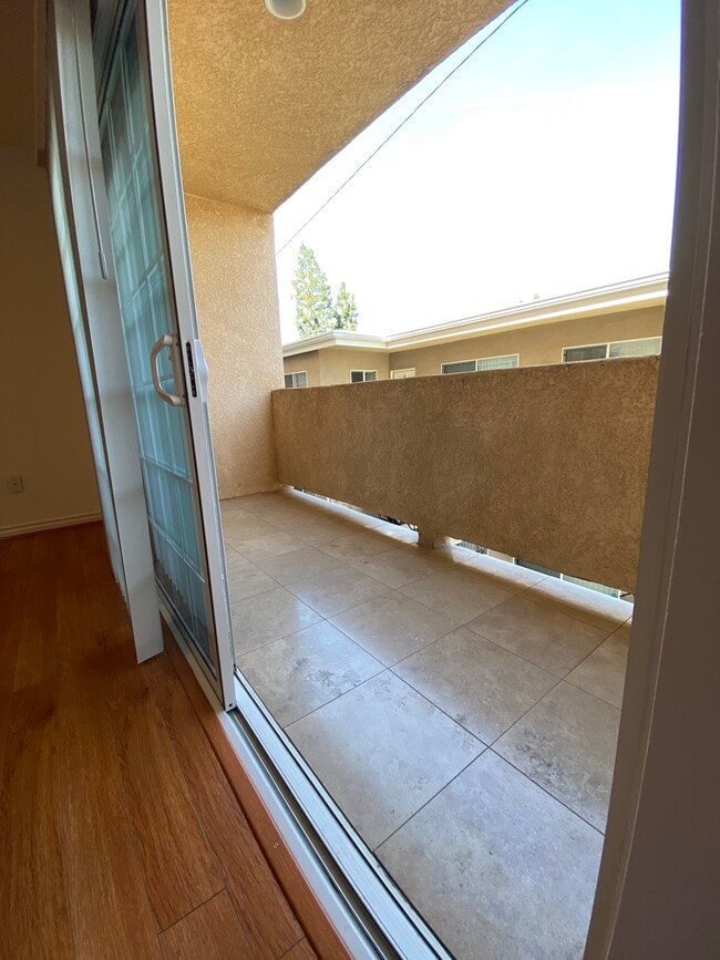 Building Photo - 428 E Santa Anita Ave