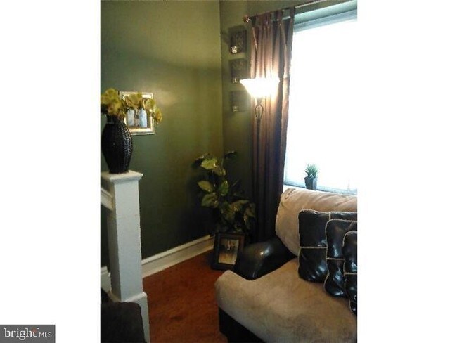 Foto del edificio - 1614 Lewis St