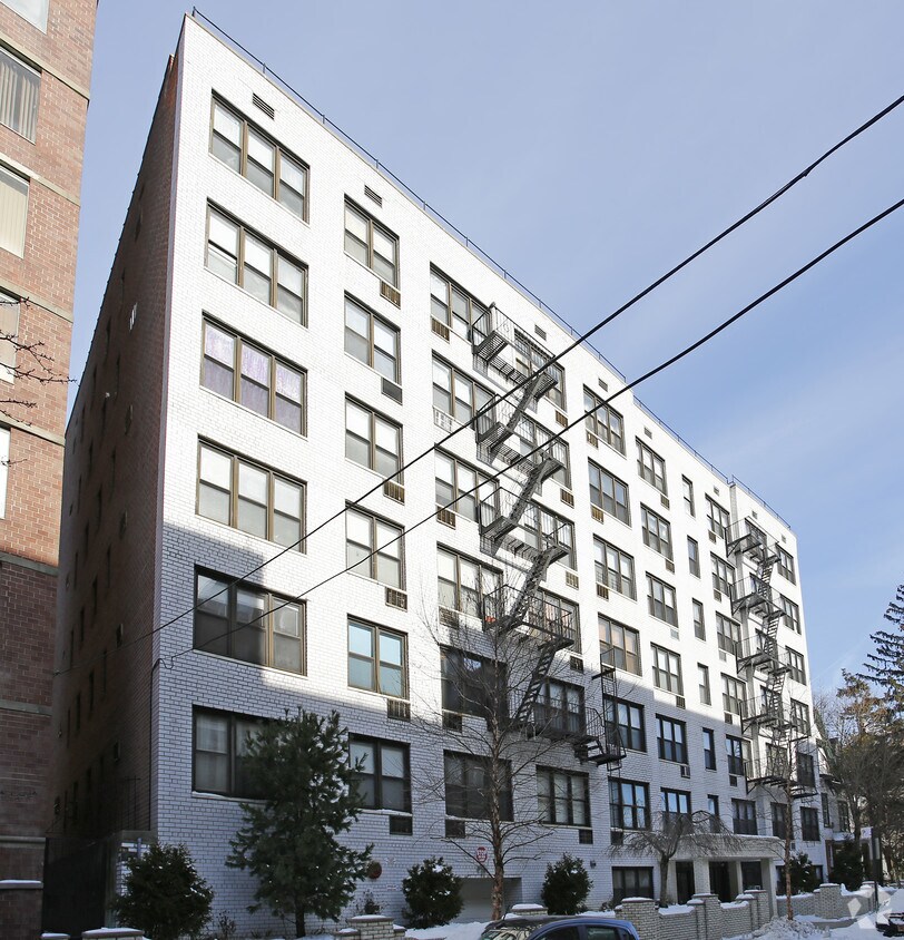 Building Photo - 125 96th St