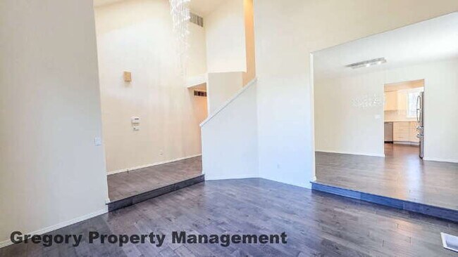 Building Photo - Light and Bright Home in the Desirable Upland View Neighborhood