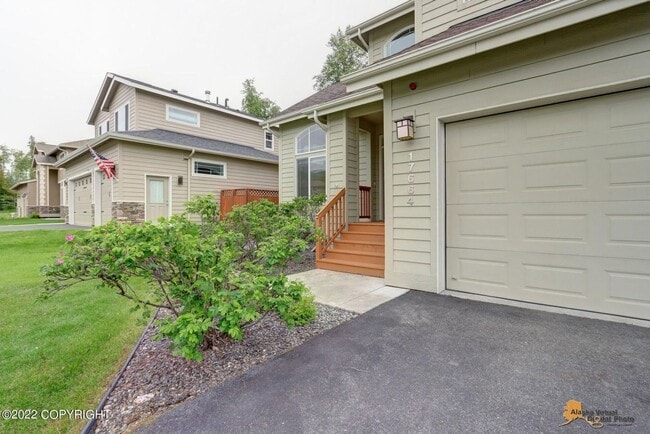 Building Photo - Stunning home conviently located by Eagle ...
