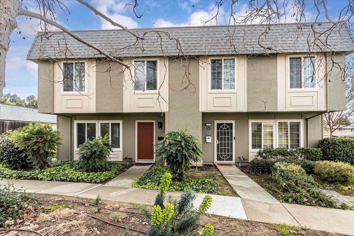 Primary Photo - Old Piedmont Townhome