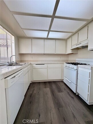 Building Photo - 9405 Mesa Verde Dr