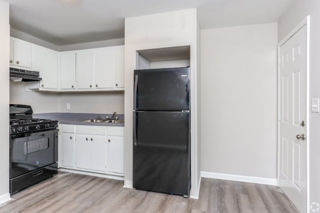 Interior Photo - Magnolia Gardens