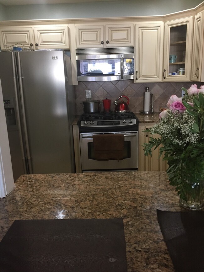 Kitchen with stainless appliance and granite counter tops - 2015 Lafayette Ave