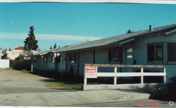 Building Photo - 37 Sanford Ave